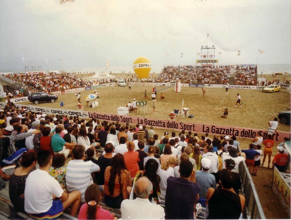 Un torneo di beach volley al Fantini Club di Cervia