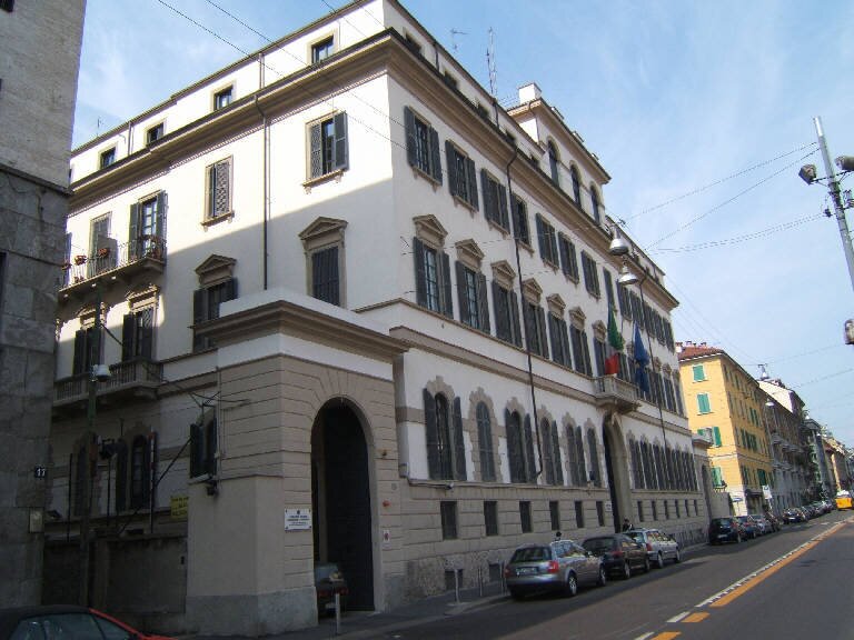 La Caserma dei Carabinieri di via della Moscova a Milano